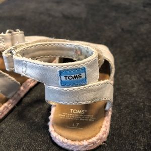 Adorable Toms espadrille type sandal. Gently worn
